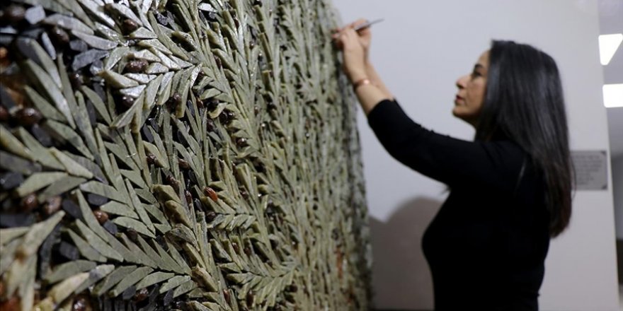 500 bin doğal taşla 3 boyutlu zeytin ağacı mozaiği yaptı