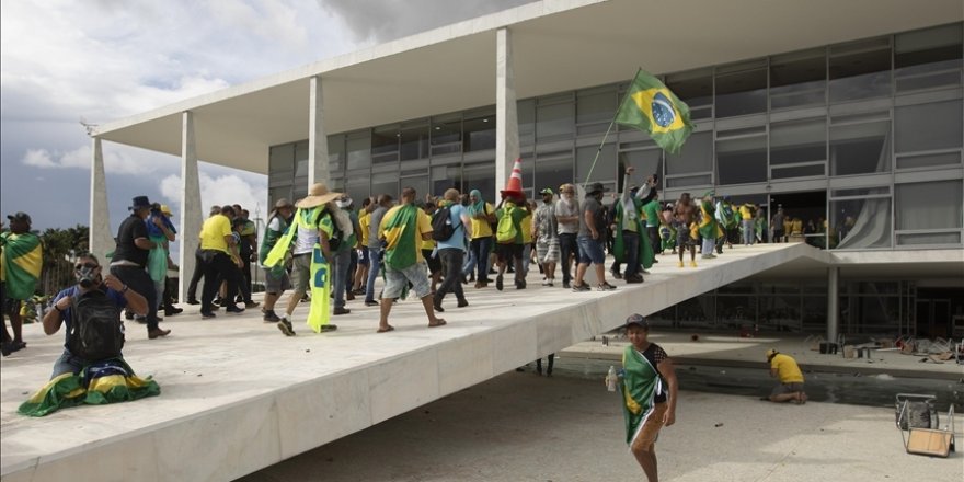 Brezilya'da Kongre baskınına katılan 140 kişi için süresiz gözaltı kararı verildi
