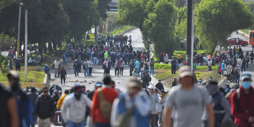 Peru'da protestocular, ülkenin en büyük ikinci havaalanına zorla girmeye çalıştı