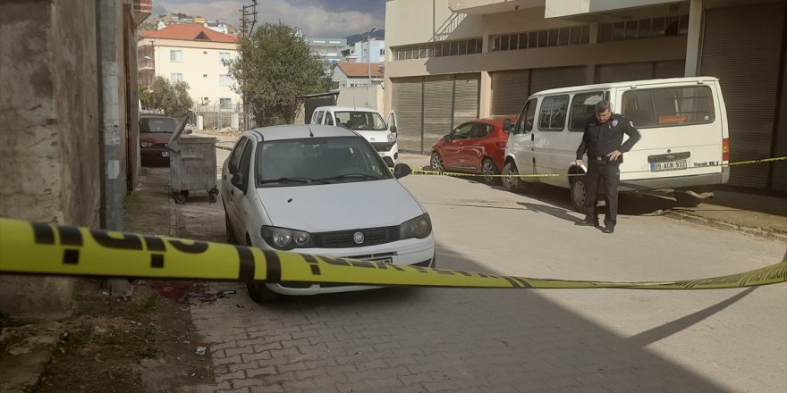 Aydın'da otomobilde silahla vurulan kadın yaralandı