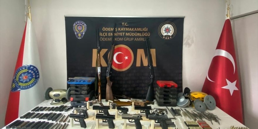 İzmir'de silah kaçakçılığı operasyonunda 4 şüpheli yakalandı