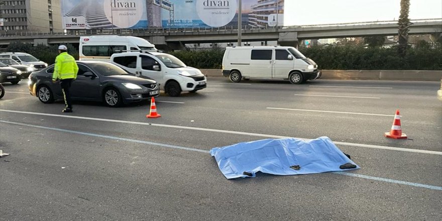 İzmir'de bir kişi yol kenarında ölü bulundu