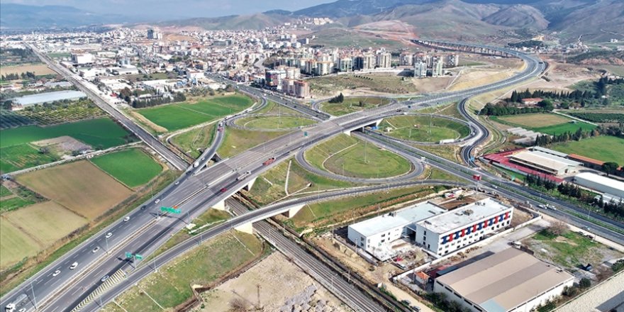 Ulaştırma ve Altyapı Bakanlığı: İzmir'e son 20 yılda 112,9 milyar liralık yatırım kazandırıldı