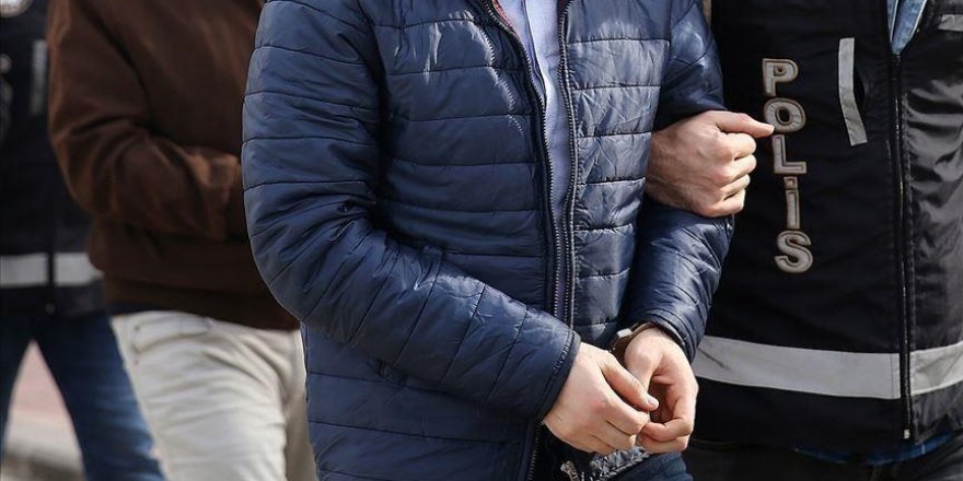 İstanbul merkezli 10 ilde FETÖ operasyonunda yakalanan 40 zanlıdan 9'u tutuklandı