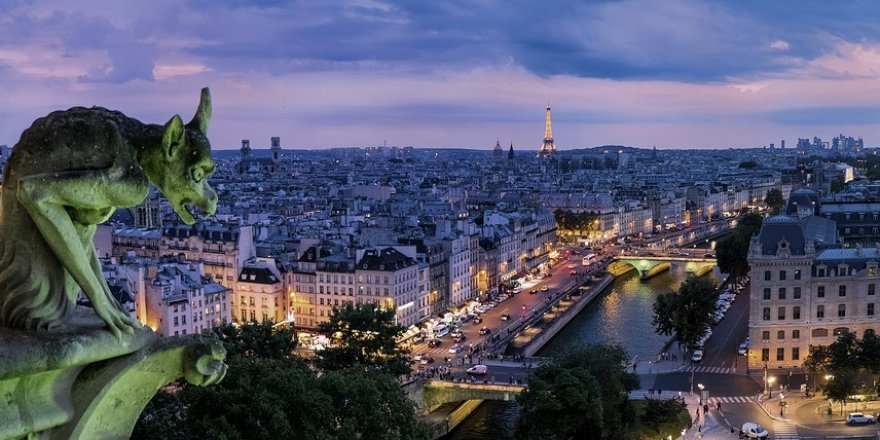 Fransa’da başkent Paris’in de içinde bulunduğu 16 bölgede yarın 4 haftalık tam sokağa çıkma yasağı başlıyor