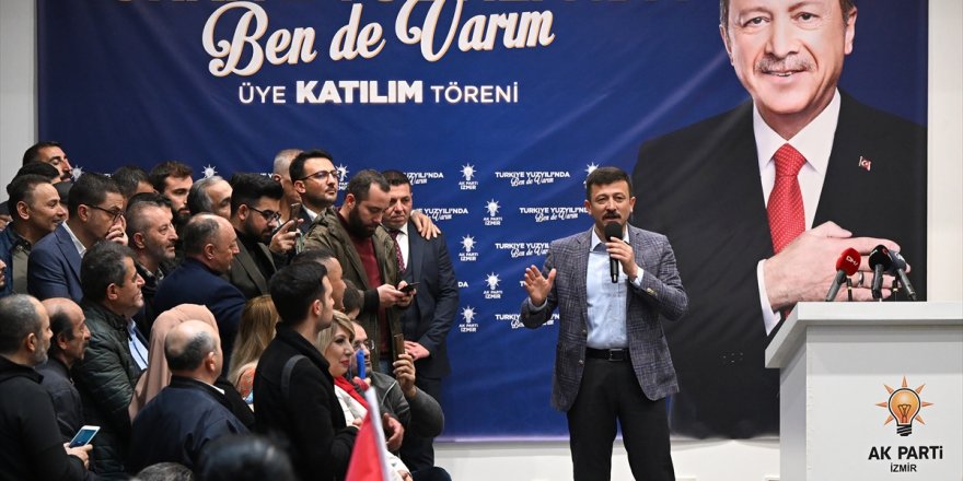 AK Parti'li Dağ, partisinin İzmir'deki üye katılım töreninde konuştu