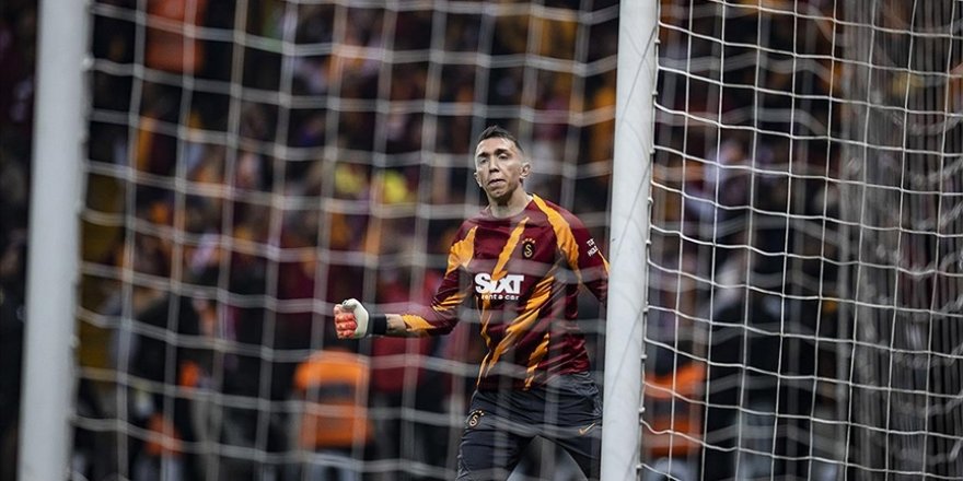 Galatasaray'ın Uruguaylı kalecisi Muslera, 4 milli maçtan men cezası aldı