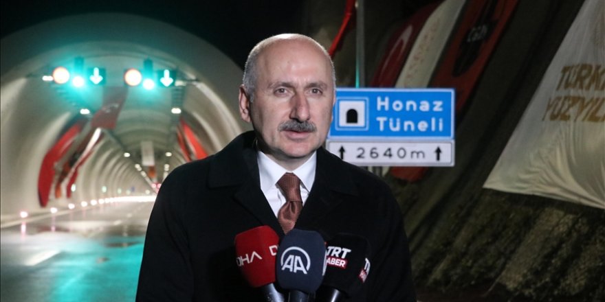Bakan Karaismailoğlu, Honaz Tüneli'nde incelemelerde bulundu