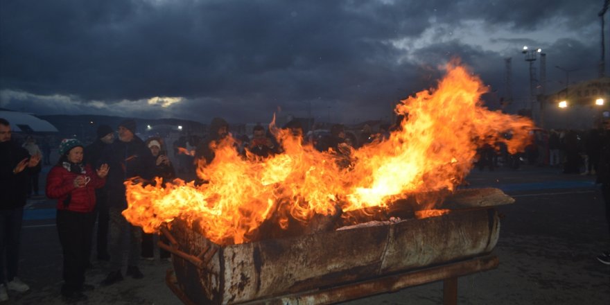 Afyonkarahisar'daki "2. KaravanFest"in kamp ateşi yakıldı