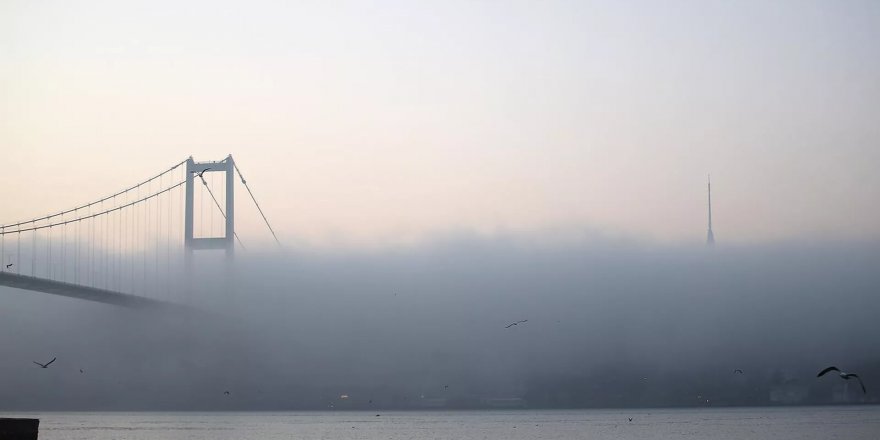İstanbul Boğazı'nda gemi trafiği sis nedeniyle çift yönlü durduruldu
