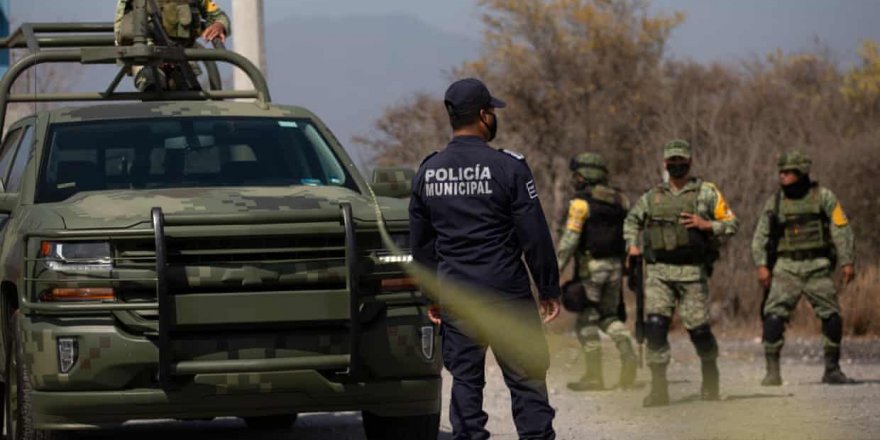 Meksika'da polis konvoyuna saldırı: 13 ölü