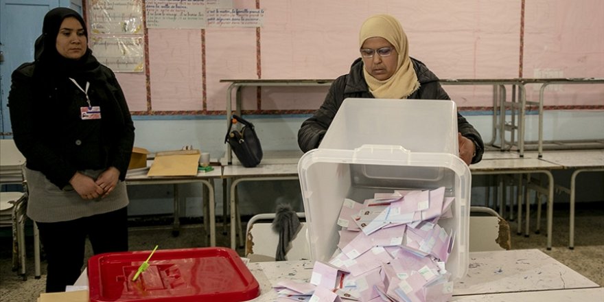 Tunus'ta erken genel seçimlerin ikinci turuna katılım yüzde 11,4 oranında gerçekleşti