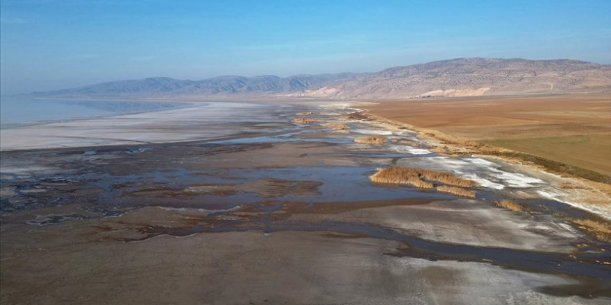 Tuz Gölü'nün su alanı yüzde 10 seviyelerine kadar düştü