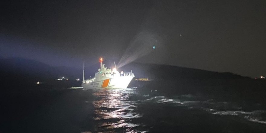 İzmir'in Çeşme ilçesi açıklarında lastik botun batması sonucu 3 sığınmacı öldü