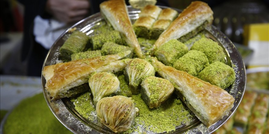Antalya'da Ulusal Gastronomi Festivali'nde coğrafi işaretli ürünler sergileniyor