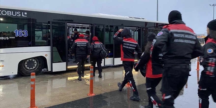 İstanbul'dan deprem bölgesine arama kurtarma ekipleri ile yardım malzemeleri yola çıktı