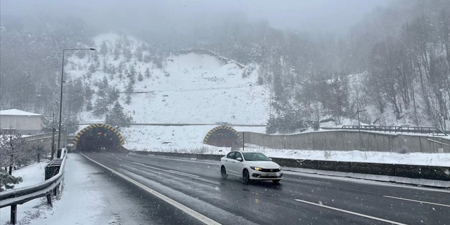 Bolu Dağı'nda yoğun kar yağışı