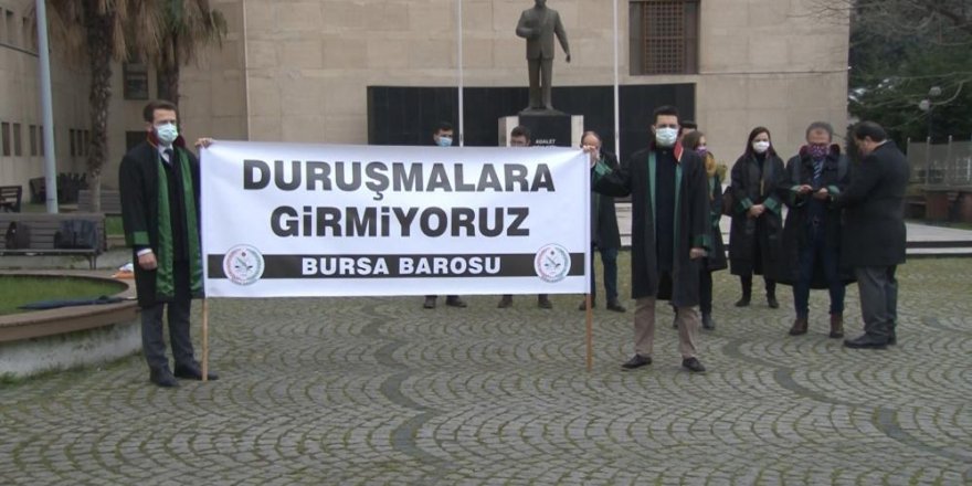 Bursa'da avukatlar duruşmalara girmeyerek sessiz eylem başlattı