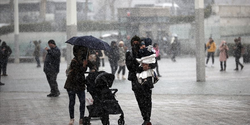 Vali Yerlikaya, kuvvetli rüzgar ve fırtınaya karşı İstanbulluları uyardı