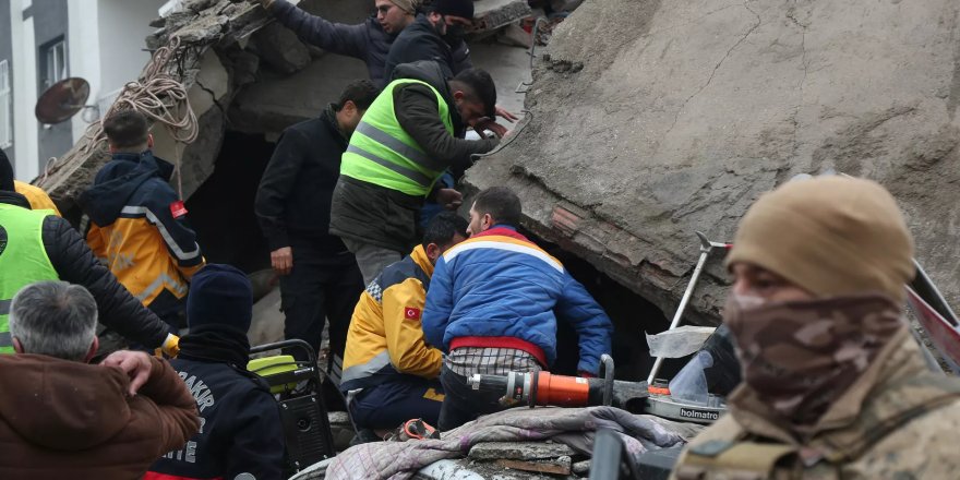 AFAD: Depremlerden etkilenen 10 ilde 7003 kişi yaralandı