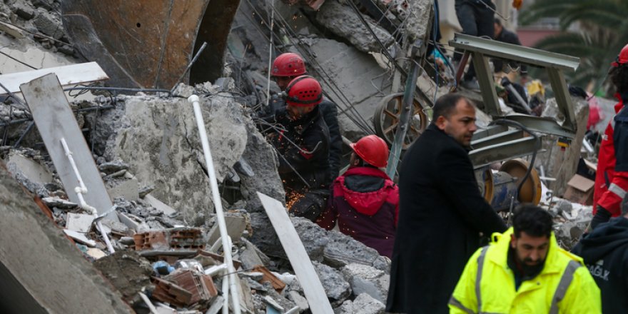 Kahramanmaraş merkezli depremlerde 2 bin 921 kişi hayatını kaybetti, 7 bin 840 kişi sağ kurtarıldı