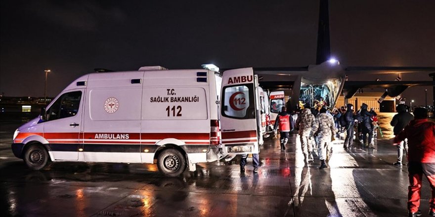 Depremde yaralanan bazı vatandaşların İstanbul'da tedavileri sürüyor