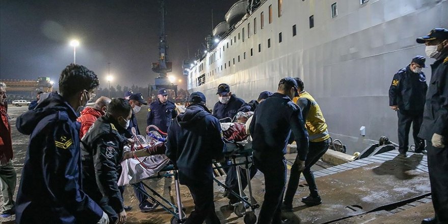 TCG İskenderun gemisiyle, deprem bölgesinden 98 yaralı Mersin'e tahliye edildi