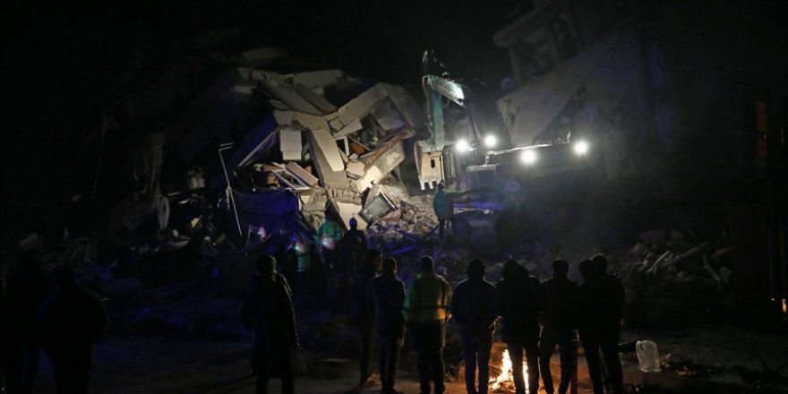 Hatay'da enkaz altında kalan 2 kadın 48 saat sonra kurtarıldı