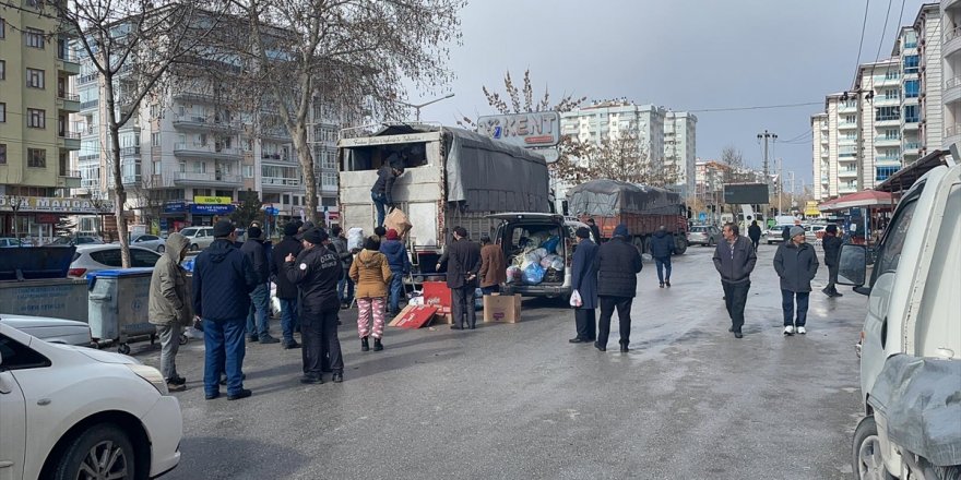 Konya ve Afyonkarahisar'dan deprem bölgesine yardımlar yola çıktı