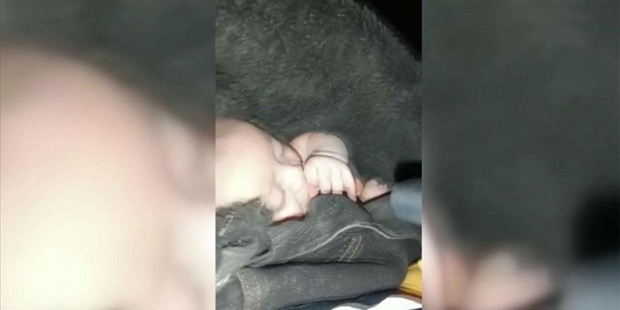 Elbistan'da 48 saat sonra kurtarılan 2 aylık bebek enkazdan elini emerek çıktı