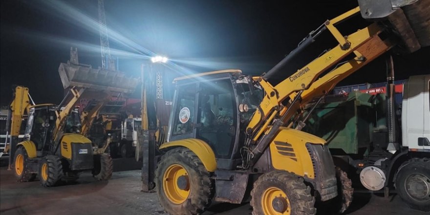 KKTC, deprem bölgesine 100 ağır iş makinesi ve kamyon gönderdi