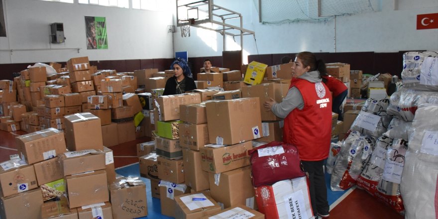 Germencik'ten deprem bölgesine 5 tır yardım malzemesi gönderildi