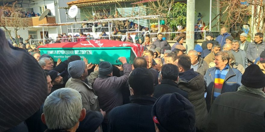 Depremde hayatını kaybeden Manisalı iki öğretmenin cenazeleri defnedildi