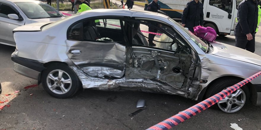 Muğla'da 4 aracın karıştığı kazada anne öldü, 2 çocuğu yaralandı