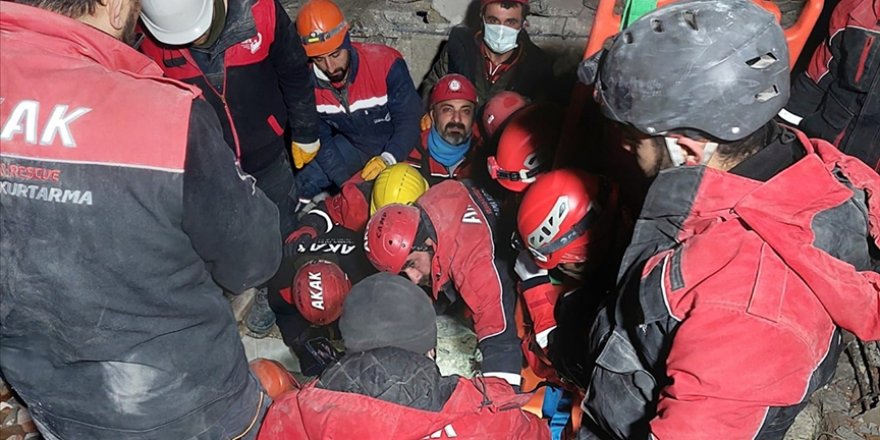 Hatay'da Akademi Arama Kurtarma Ekibi enkazdan 13 kişiyi kurtardı