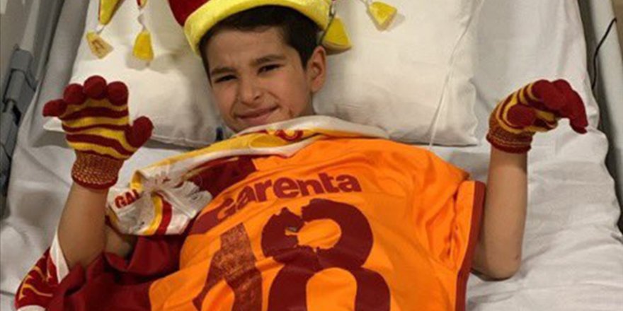 Galatasaraylı futbolcu Gomis'ten depremzede minik Ege'ye: "Aslan Ege yeğenim oldu"