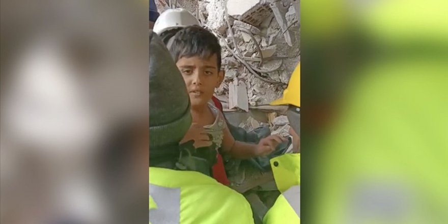 Hatay'da Ömer ile annesi depremden 150 saat sonra kurtarıldı
