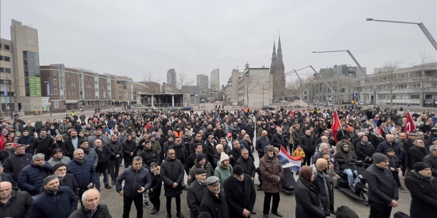 Hollanda’da, Türkiye'deki depremzedeler için anma ve dayanışma günü düzenlendi