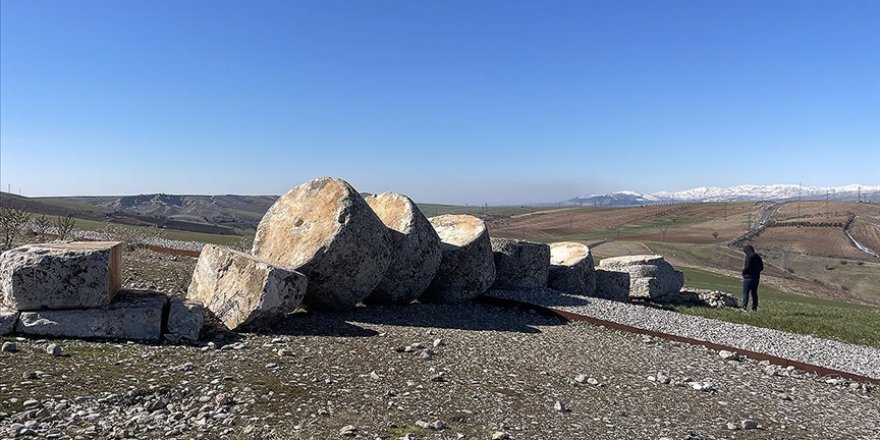 Deprem, Adıyaman'daki tarihi tümülüsteki sütunu da devirdi