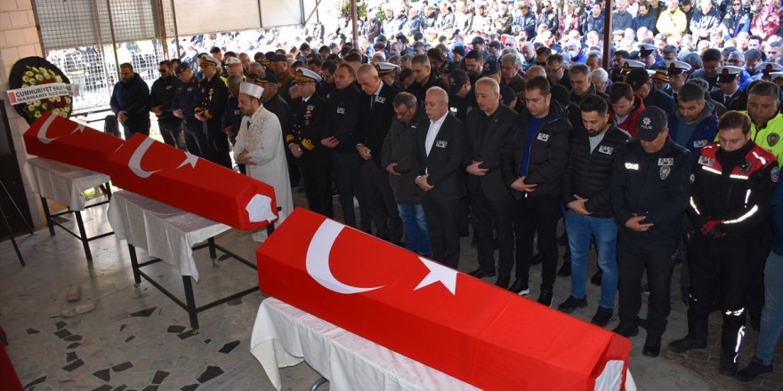 Hatay'da depremde hayatını kaybeden polis ve 2 kızının cenazesi Marmaris'te defnedildi