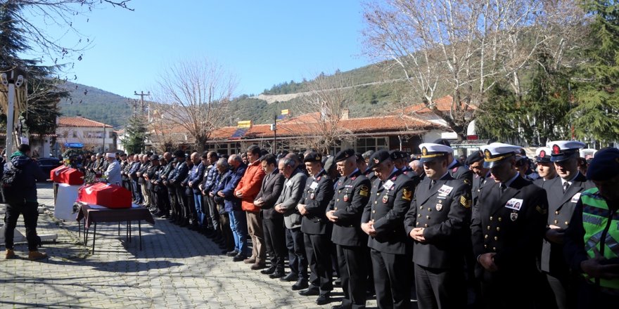 Hatay'da depremde hayatını kaybeden astsubay ve kızının cenazesi Muğla'da defnedildi