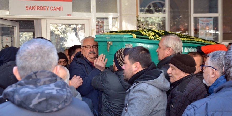 Depremde hayatını kaybeden esnaf, Turgutlu'da toprağa verildi