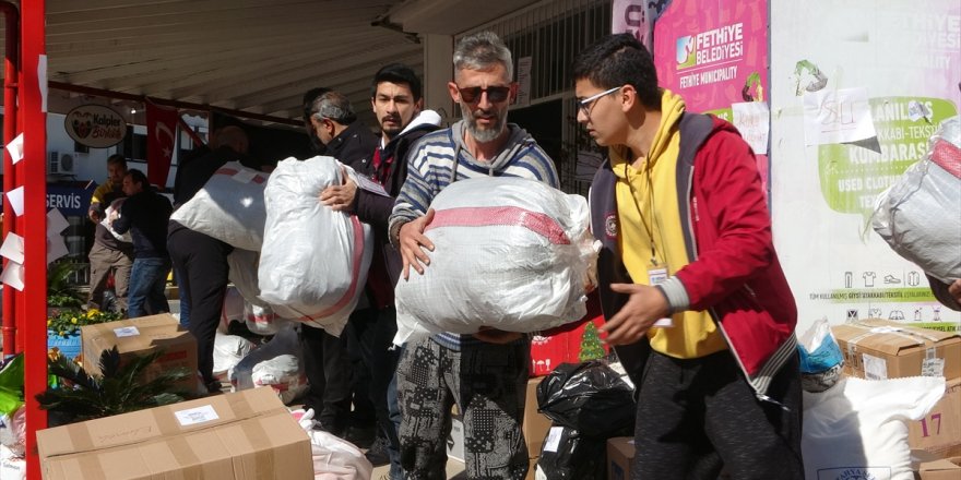 Muğla'dan deprem bölgesine yardımlar sürüyor