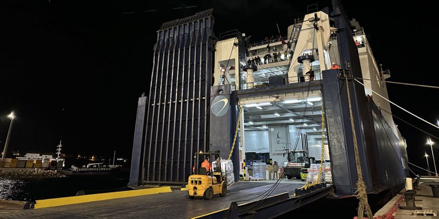 Çeşme Limanı'ndan deprem bölgesi için ikinci yardım gemisi yola çıktı