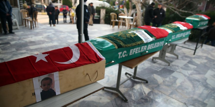 Depremde ölen anne, baba ve iki çocuğu Aydın'da son yolculuklarına uğurlandı