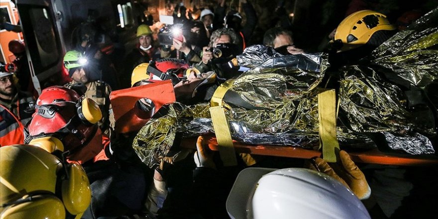 Antakya'da depremin 183'üncü saatinde bir kişi kurtarıldı