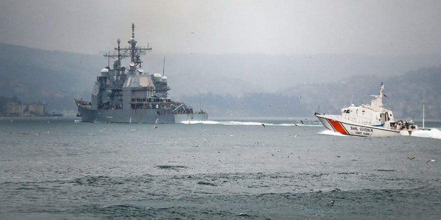 ABD savaş gemisi USS Monterey'in İstanbul Boğazı geçişinde dikkat çeken detay