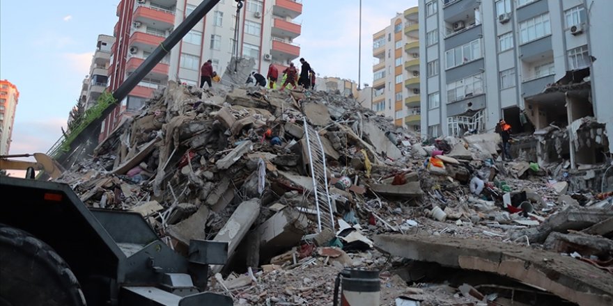 Adana'da deprem nedeniyle yıkılan binalarla ilgili 5 şüpheli tutuklandı