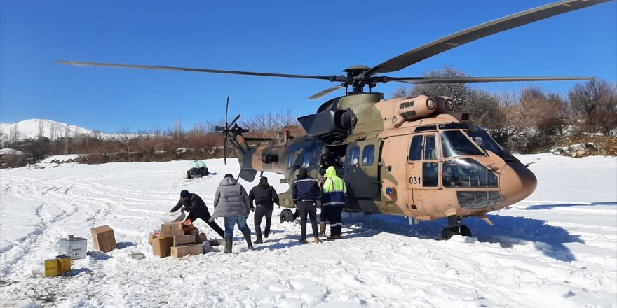 Deprem bölgesine havadan yardım sürüyor