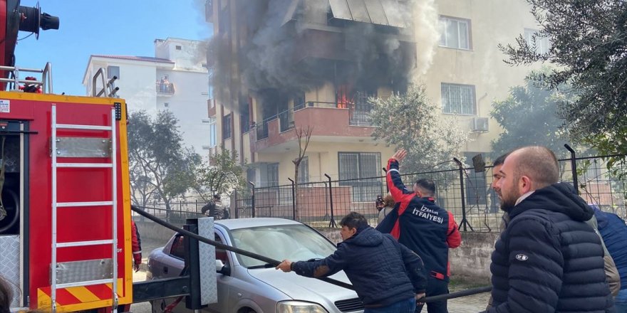 Tire'de çıkan ev yangını itfaiyenin müdahalesiyle söndürüldü